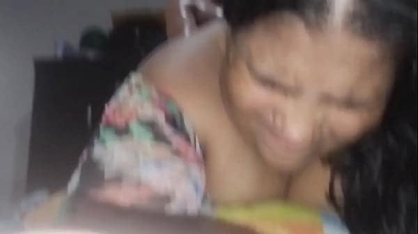 Mi vecino viene a pedir ayuda termina consolandome hasta llega el punto que termina follandomes el culo hasta dejarmelo todo lleno de leche