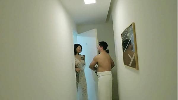 mi vecina prostituta viene en busca de una tacita de aceite y se llevo el culo lleno de leche