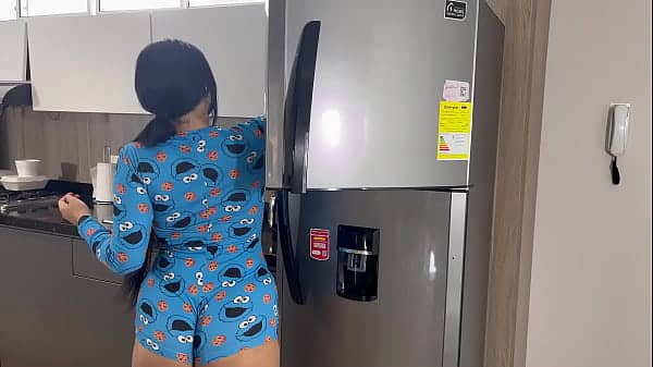 I seduce the plumber in my pajamas because my husband doesn’t fuck me every day – Mia Montielth
