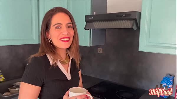 Joy, coquine en manque, se poutrer par une belle bite