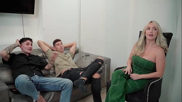 Trailer Hot wife le pone los cuerno al marido con los amigos, el se entera y terminaron haciendo un GangBang